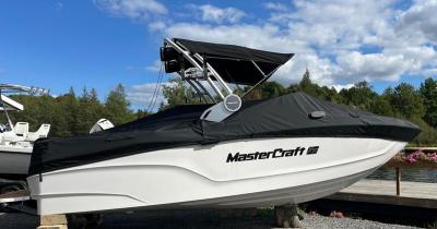 Mastercraft XT22 For Sale at Walkers Point marina Muskoka