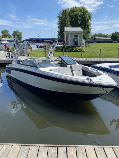 Cobalt R4 Surf For Sale at Lefroy Harbour Lake Simcoe