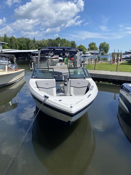 Cobalt R4 Surf For Sale at Lefroy Harbour Lake Simcoe