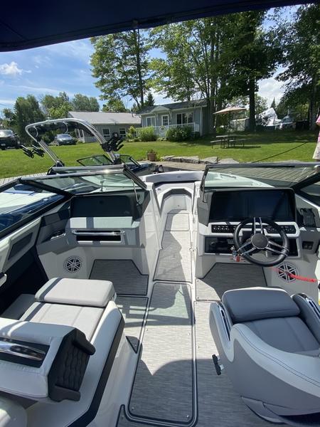 Cobalt R4 Surf For Sale at Lefroy Harbour Lake Simcoe