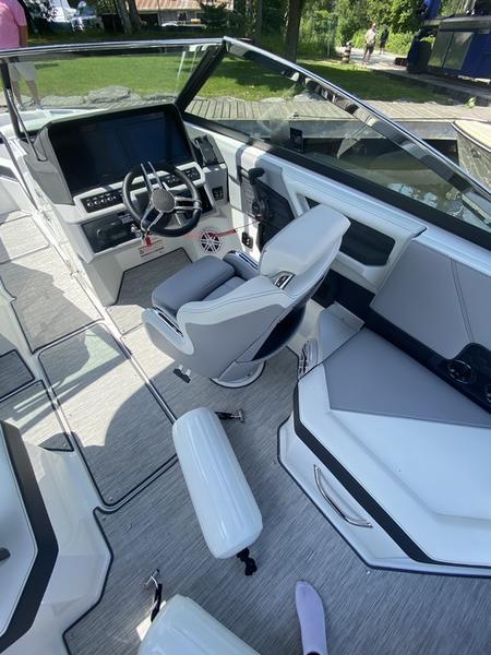Cobalt R4 Surf For Sale at Lefroy Harbour Lake Simcoe