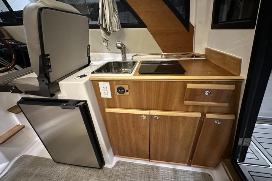 Cutwater Yacht For Sale at Bay Port Yachting Centre on Georgian May in Midland