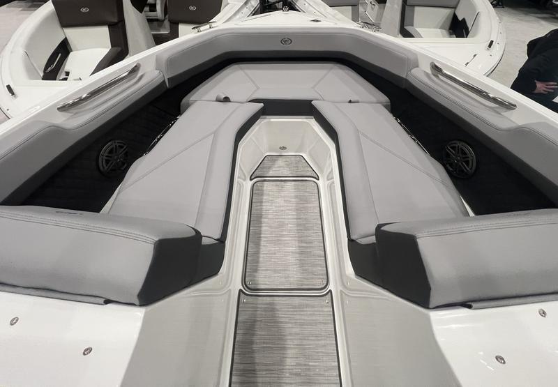 Cobalt R4 Boats For Sale at Walkers Point Marina