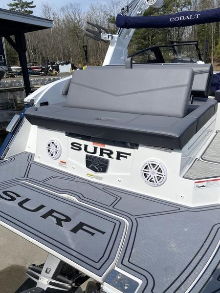 Cobalt r6 Surf For Sale at Walkers Point Marina Muskoka