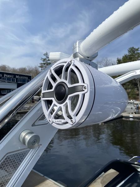 Cobalt r6 Surf For Sale at Walkers Point Marina Muskoka