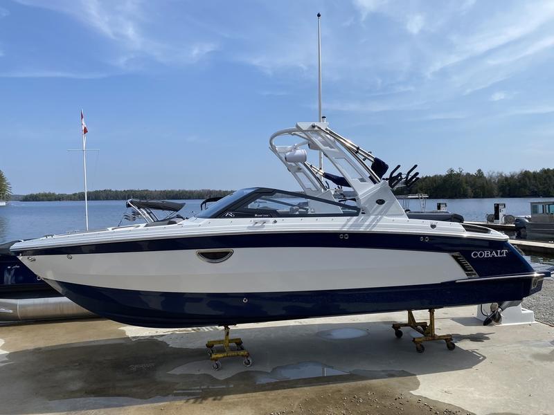Cobalt r6 Surf For Sale at Walkers Point Marina Muskoka