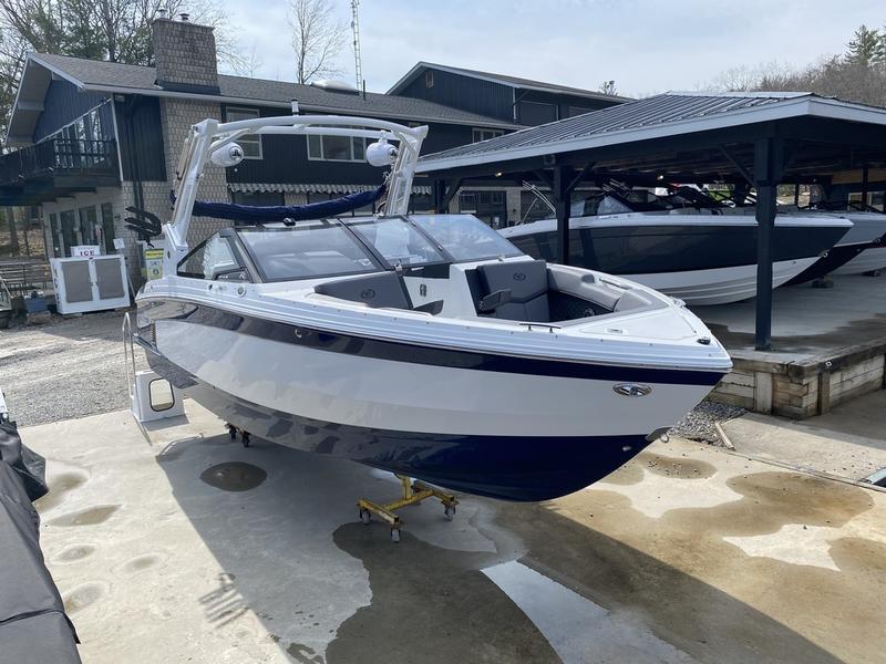 Cobalt r6 Surf For Sale at Walkers Point Marina Muskoka