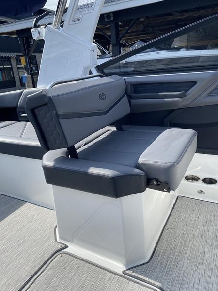 Cobalt r6 Surf For Sale at Walkers Point Marina Muskoka