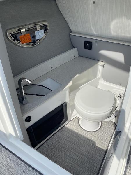 Cobalt r6 Surf For Sale at Walkers Point Marina Muskoka
