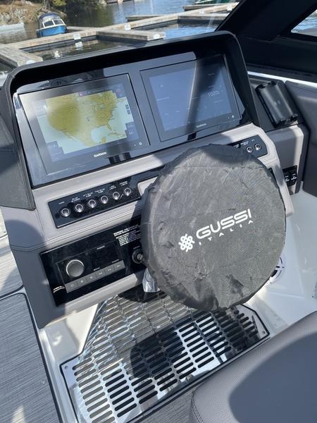 Cobalt r6 Surf For Sale at Walkers Point Marina Muskoka