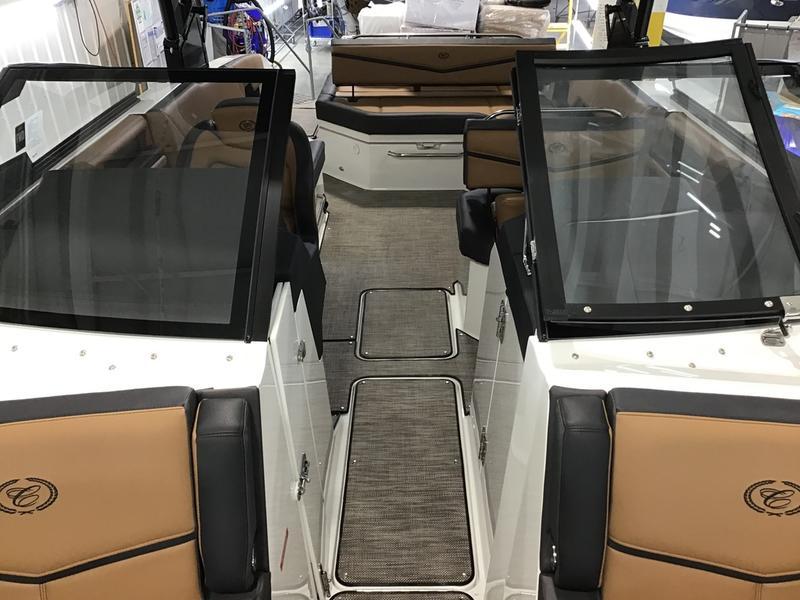 Cobalt R8 Boat For Sale at Walkers Point Marina