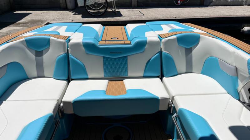 Mastercraft XT22 at Walkers Point Marina