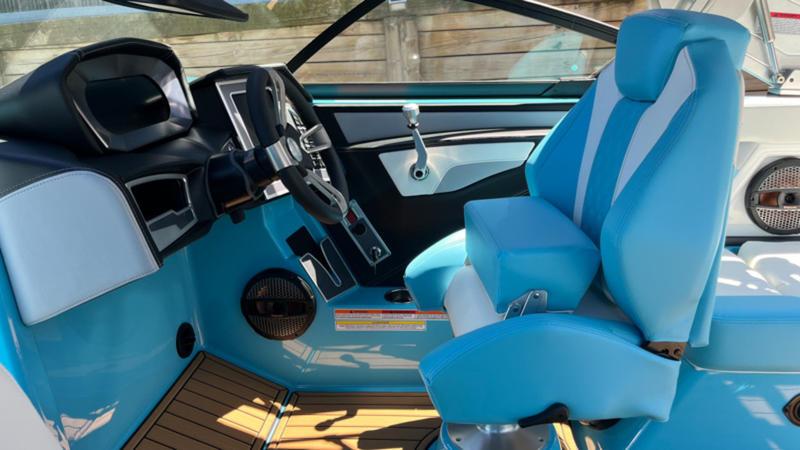 Mastercraft XT22 at Walkers Point Marina