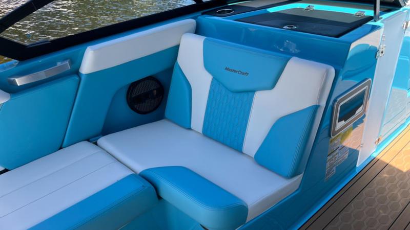 Mastercraft XT22 at Walkers Point Marina
