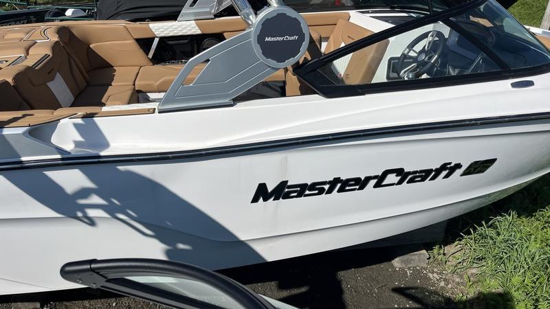 Mastercraft XT22 For Sale at Walkers Point marina Muskoka
