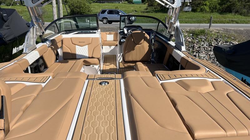 Mastercraft XT22 For Sale at Walkers Point marina Muskoka