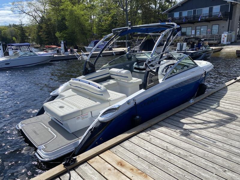 Used Cobalt R3 Surf Lake Muskoka at Walkers Point Marina