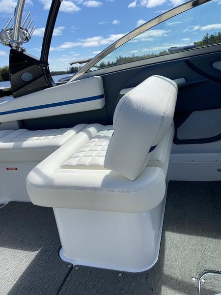 Used Cobalt R3 Surf Lake Muskoka at Walkers Point Marina