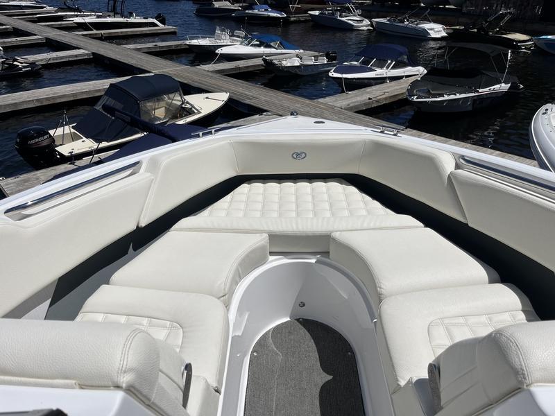 Used Cobalt R3 Surf Lake Muskoka at Walkers Point Marina