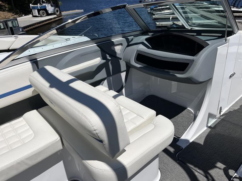 Used Cobalt R3 Surf Lake Muskoka at Walkers Point Marina