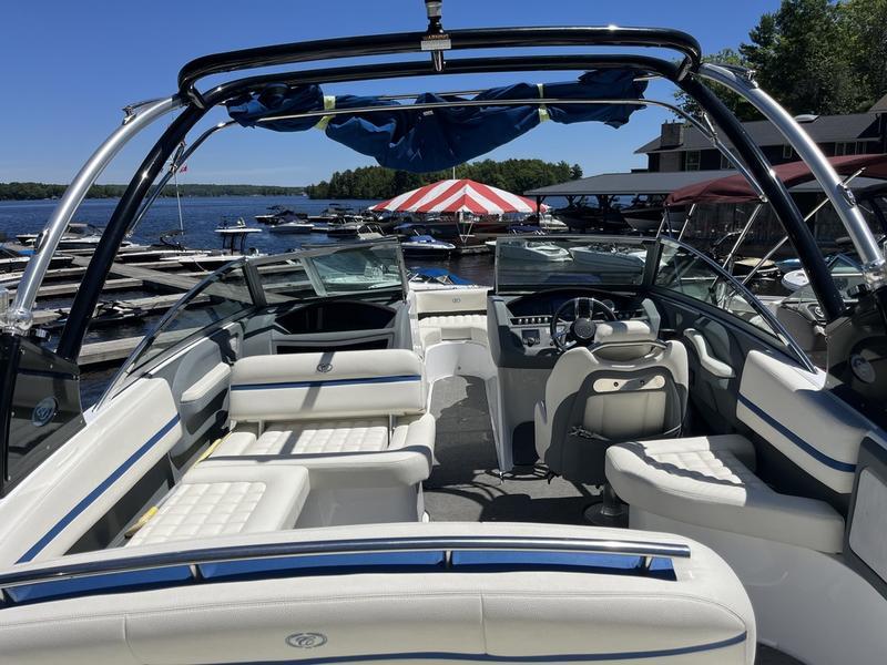 Used Cobalt R3 Surf Lake Muskoka at Walkers Point Marina