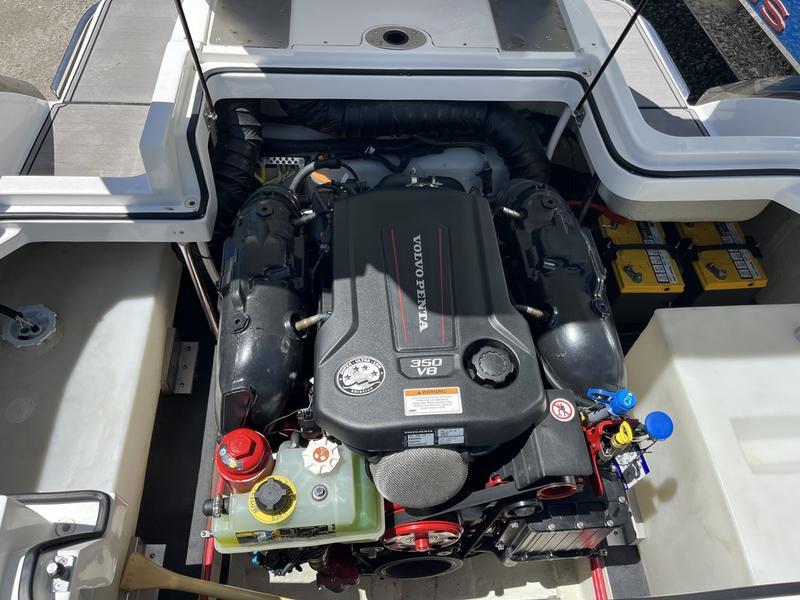 Used Cobalt R3 Surf Lake Muskoka at Walkers Point Marina