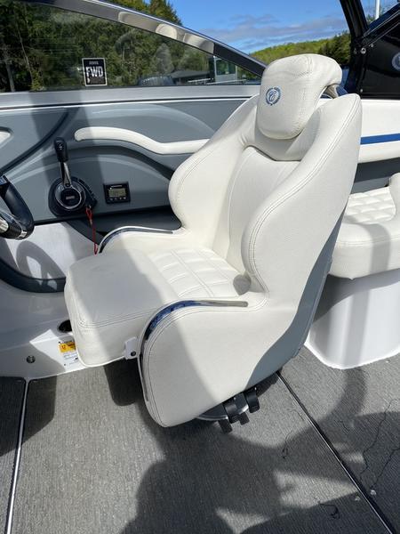 Used Cobalt R3 Surf Lake Muskoka at Walkers Point Marina